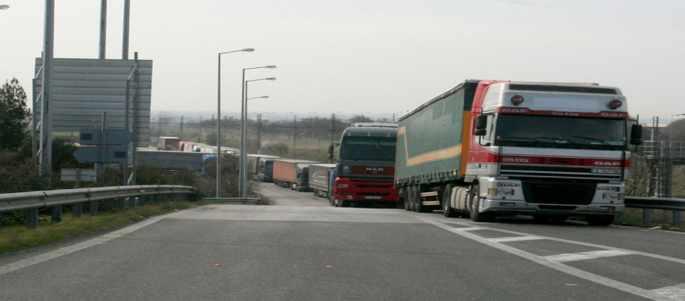 Συνελήφθη Βούλγαρος διακινητής στα σύνορα – Έκρυβε σε φορτηγό 91 αλλοδαπούς