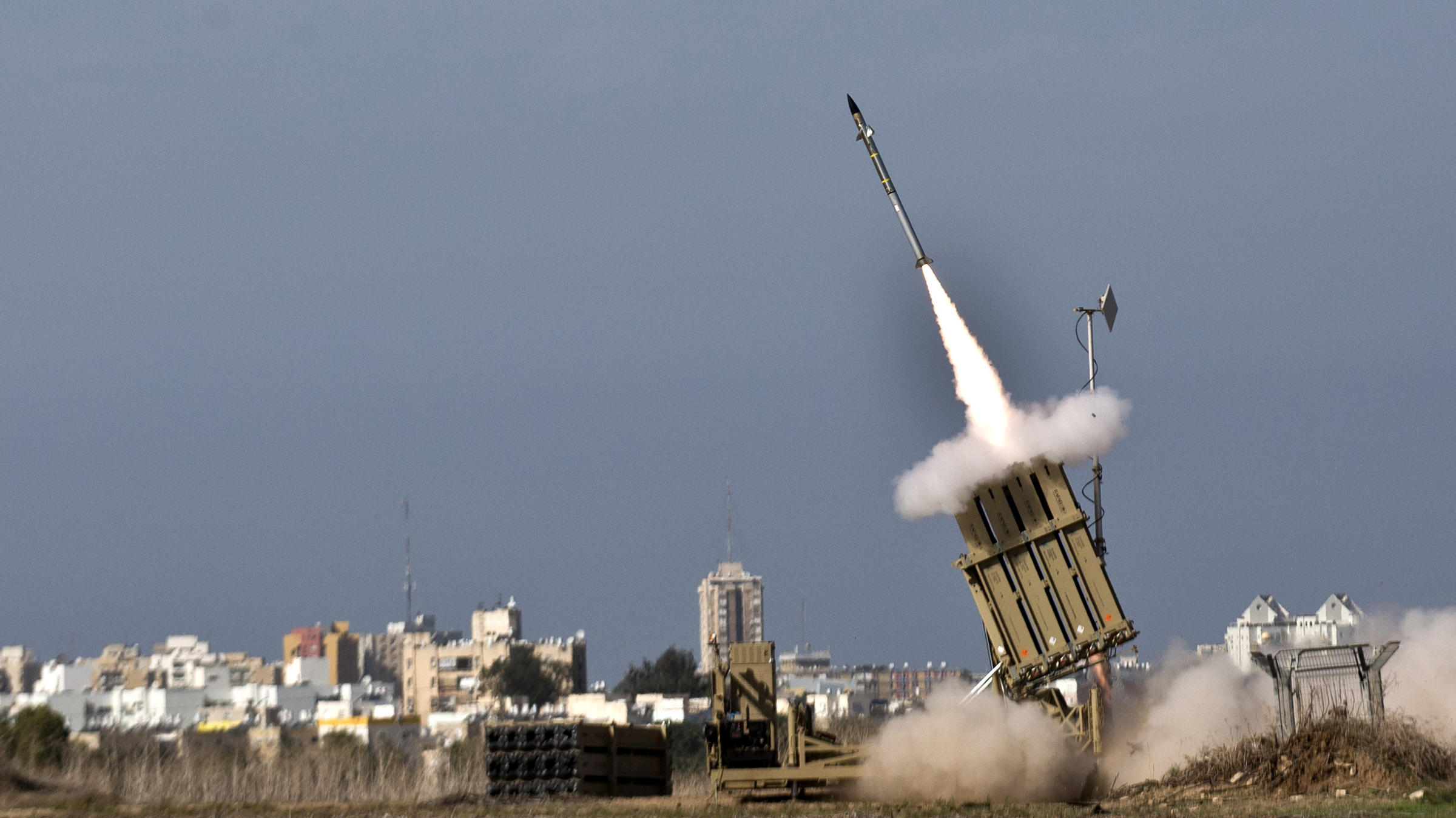 Πόλεμος στη Γάζα: Οι Ισραηλινοί απειλούν πλέον με εισβολή – 114 ρουκέτες εκτόξευσε η Χαμάς (βίντεο)