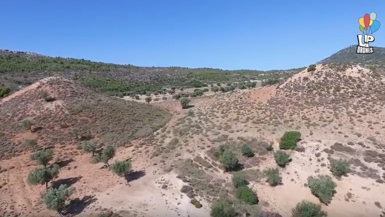 Μέγαρα: Οι «άγνωστες» πυραμίδες που δεσπόζουν στην περιοχή (βίντεο)