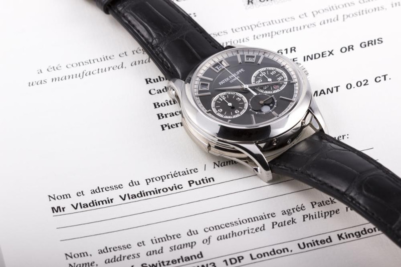 Σε δημοπρασία το πανάκριβο ρολόι του Βλ. Πούτιν – Αξίζει 1 εκ. ευρώ (φωτό)