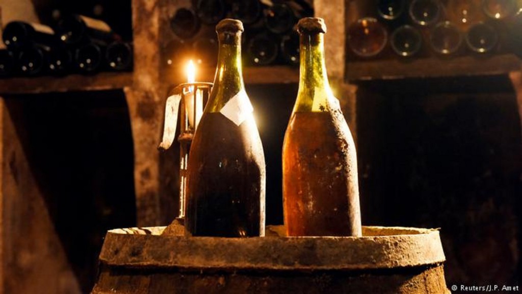 Εντυπωσιακό: Κίτρινο κρασί του 1774 πωλήθηκε σε δημοπρασία για 103.700 ευρώ!