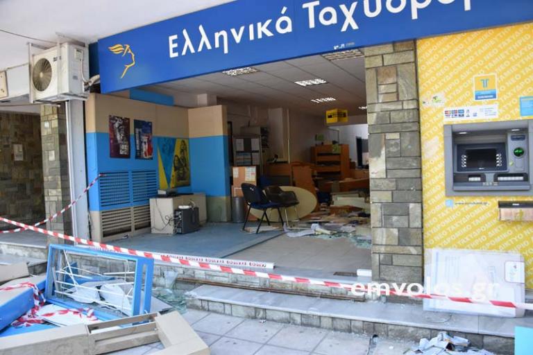 Αλεξάνδρεια Ημαθίας: Τέσσερις άνδρες μπούκαραν με δύο οχήματα σε κατάστημα ΕΛΤΑ και έκλεψαν χρηματοκιβώτιο (βίντεο)