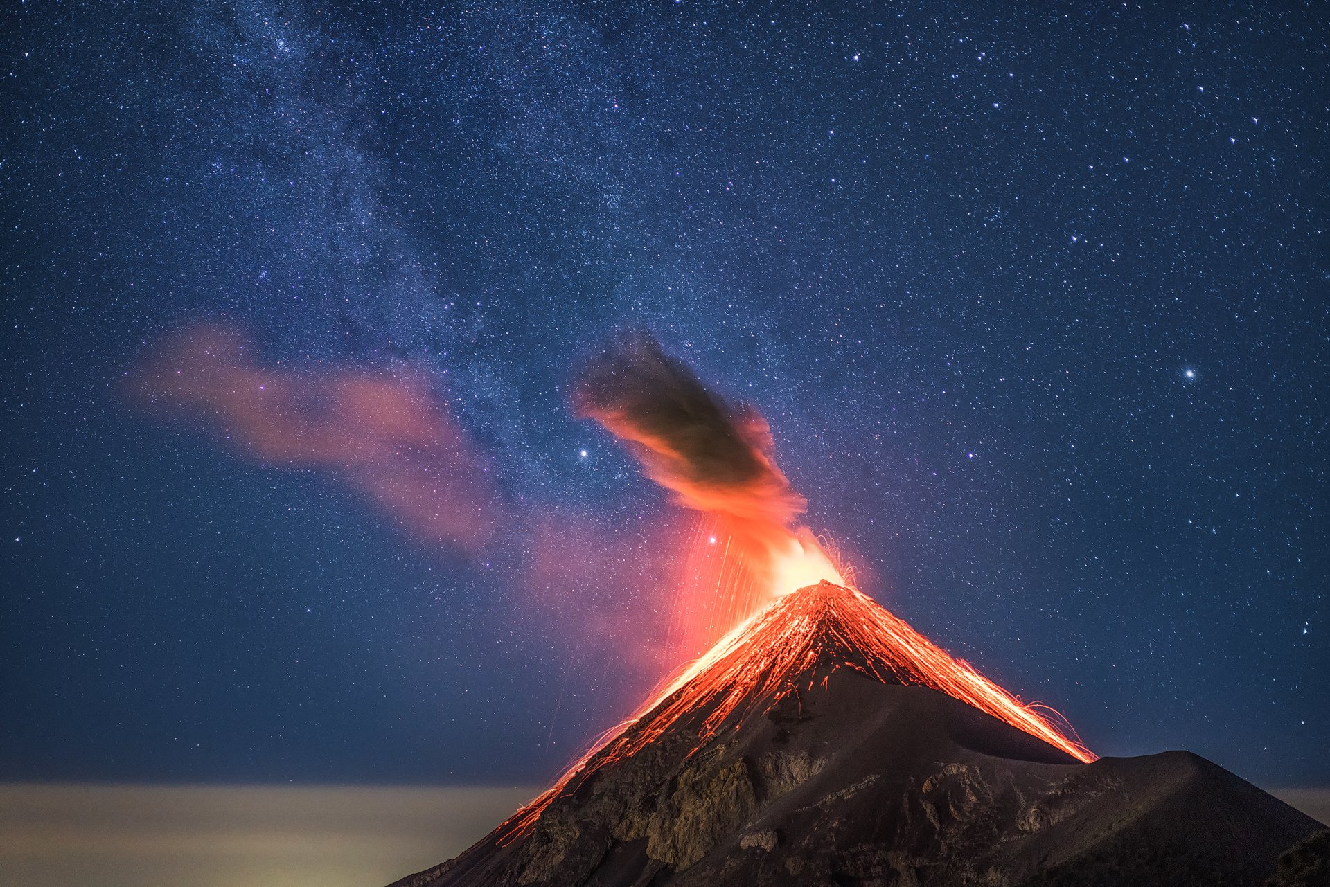 Πάνω από 25 νεκροί από έκρηξη ηφαιστείου στην Γουατεμάλα – Ανάμεσά τους και παιδιά (βίντεο)