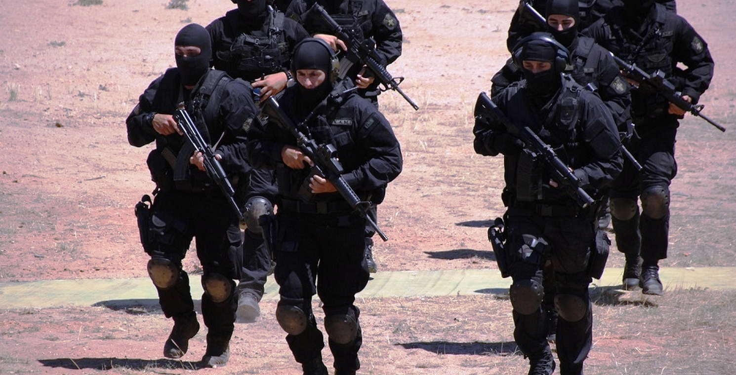 Πρωτοφανή τα μέτρα φύλαξης των «8» μετά τις απειλές της Άγκυρας – «Αστακός» η κρυφή μονοκατοικία (βίντεο)