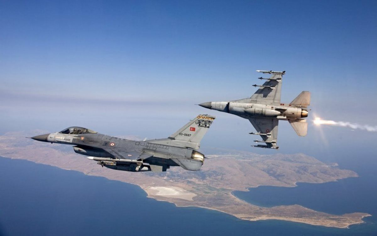 Μαζικές πτήσεις τουρκικών μαχητικών αεροσκαφών πάνω από ελληνικό έδαφος