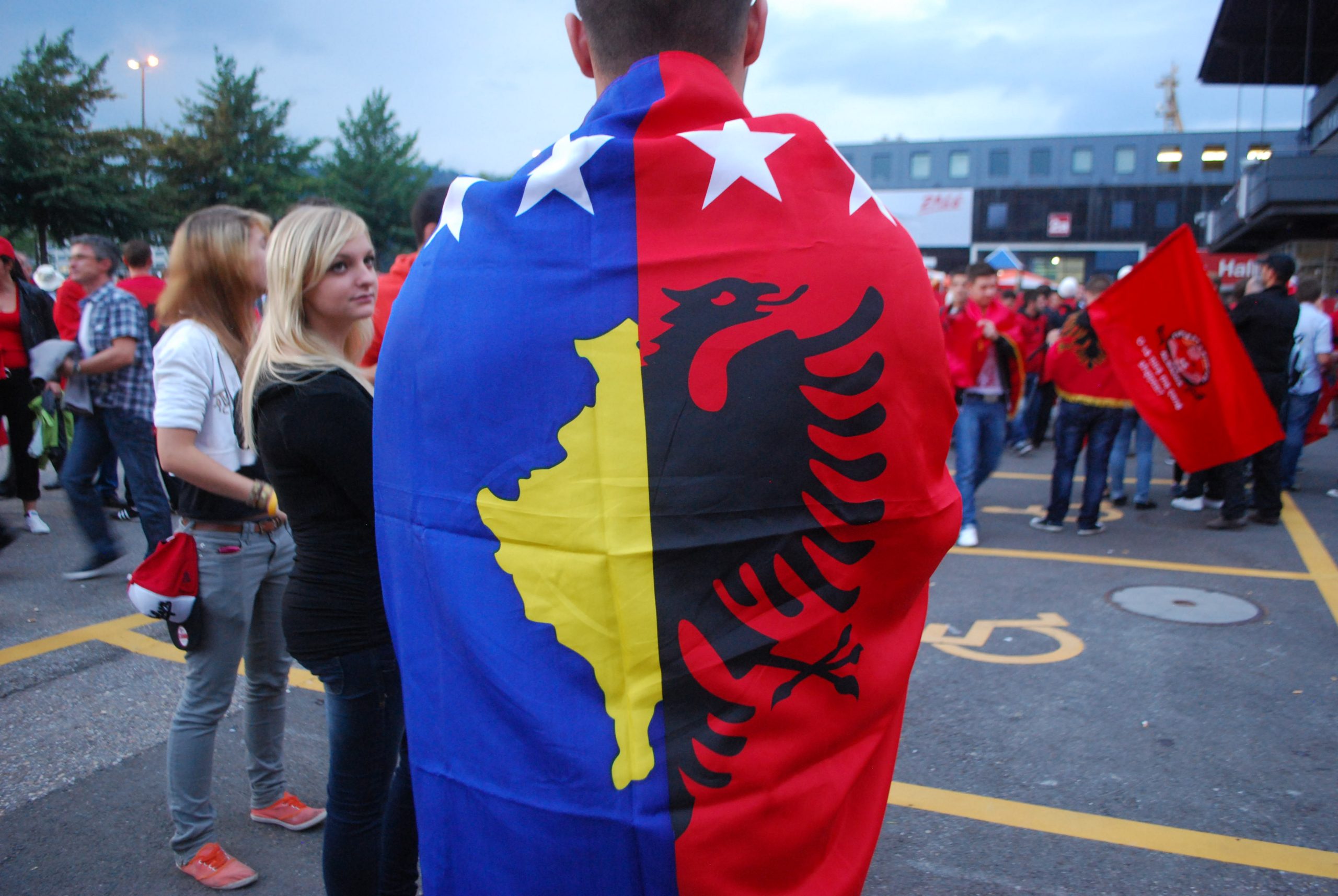 «Αθόρυβα» Κόσοβο και Αλβανία «ενοποιούνται»: Πώς το ζήτημα του σκοπιανού Τετόβου φέρνει πιέσεις στην Αθήνα για «λύση»