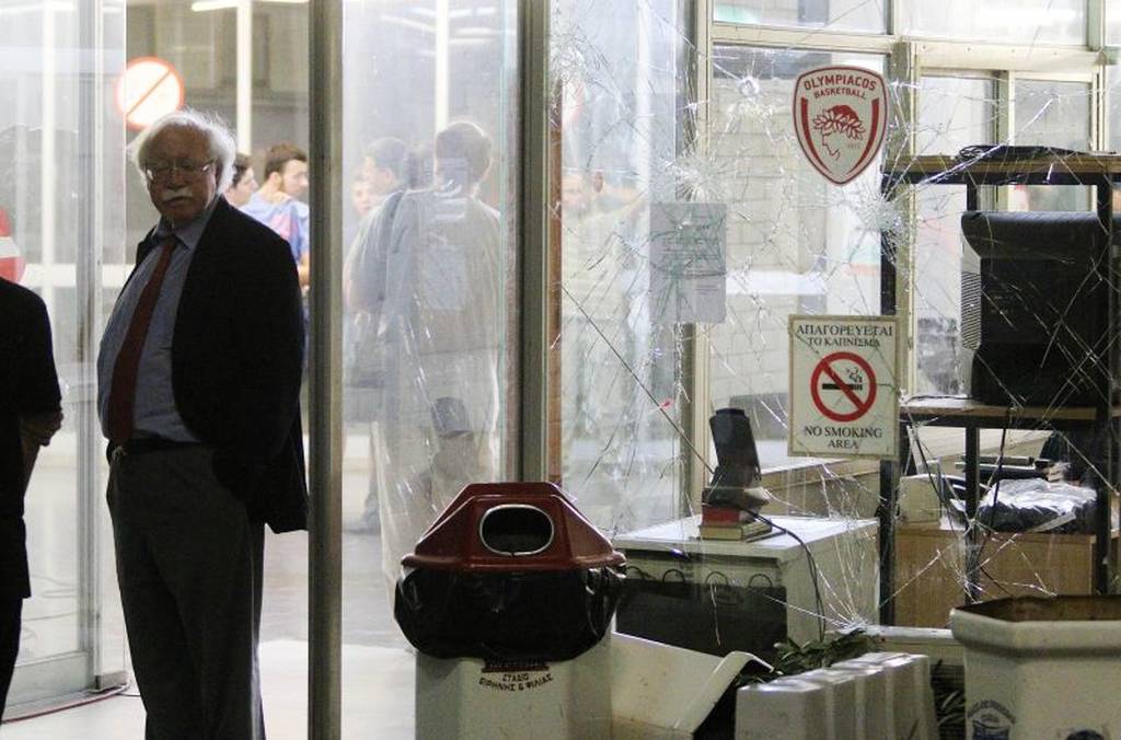 Απίστευτες οι καταστροφές στο ΣΕΦ, πέταξαν μέχρι και γκασμά! (βιντεο,φωτο)