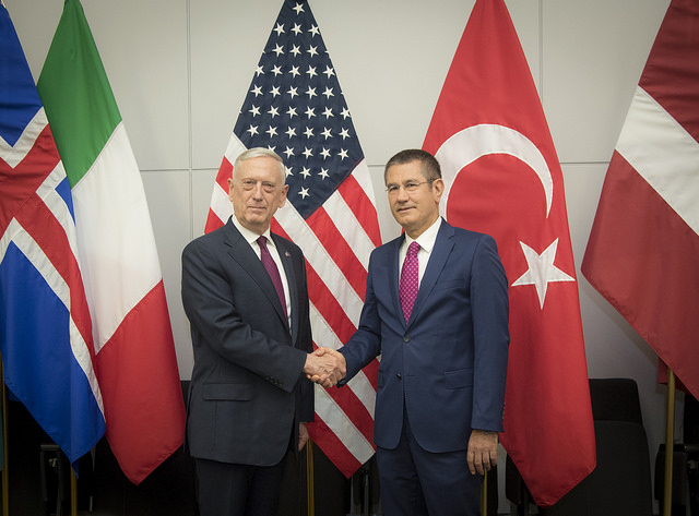 Επιμένει η Τουρκία: «Θα πάρουμε κανονικά τα S-400» – Συνάντηση των υπουργών Άμυνας ΗΠΑ-Τουρκίας