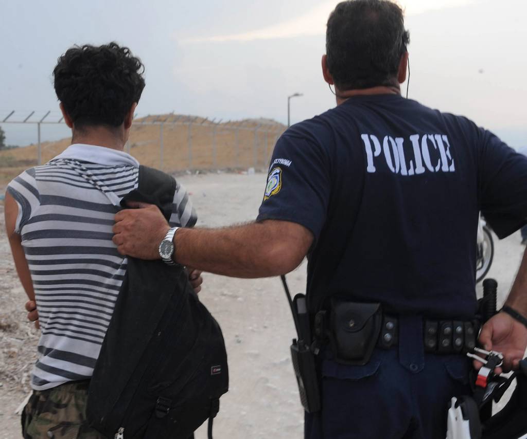 Μυτιλήνη: Συνελήφθη αλλοδαπός αιτών άσυλο που επιχείρησε να διαφύγει κρυμμένος σε βαλίτσα!
