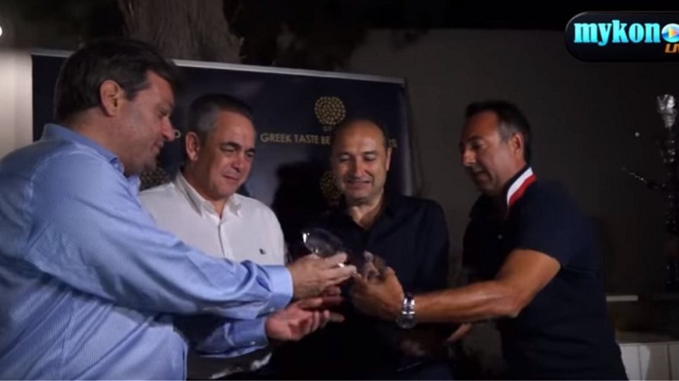 Μύκονος: Εντυπωσιακό dinner gala δια χειρός Cavalli στη Μικρή Βενετία παρουσία Ελλήνων celebrities (βίντεο)