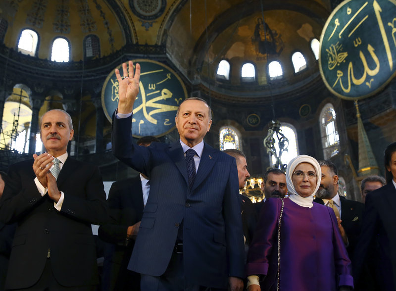 Ρ.Τ. Ερντογάν: «Θα έχουμε πόλεμο Τούρκων και χριστιανών αν δεν ανακαλέσει τις απελάσεις ιμάμηδων η Αυστρία»