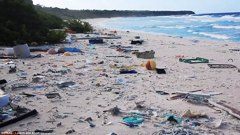 Το πανέμορφο νησί με τα περισσότερα σκουπίδια στον στον κόσμο (φωτό, βίντεο)