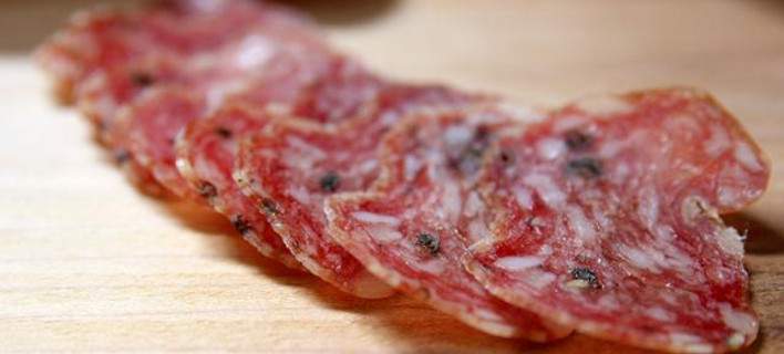 «Καμπανάκι» από το Χάρβαντ: Κίνδυνος οξείας λευχαιμίας από αλλαντικά!