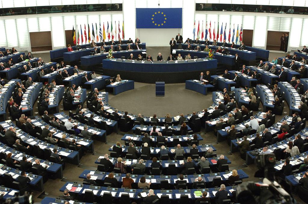 Ευρωπαϊκό Κοινοβούλιο: Χειροκροτήματα κα ιαχές στο άκουσμα της επίτευξης της συφωνίας για το Σκοπιανό (βιντεο)