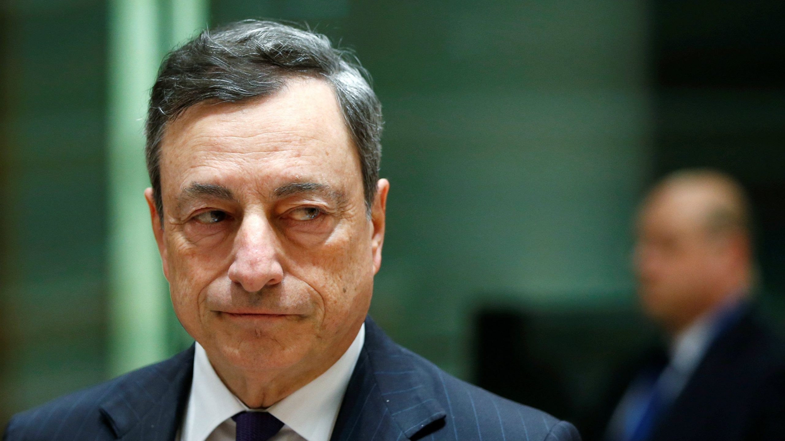Ο Μ.Ντράγκι προσπαθεί να αναβάλλει την αύξηση των επιτοκίων στην ευρωζώνη