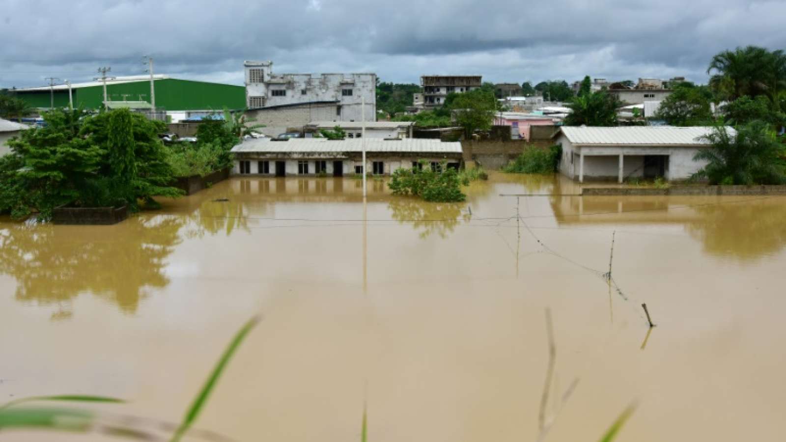 Ακτή Ελεφαντοστού: Τουλάχιστον 18 νεκροί από καταρρακτώδεις βροχές – Χείμαρροι λάσπης στην Αμπιτζάν