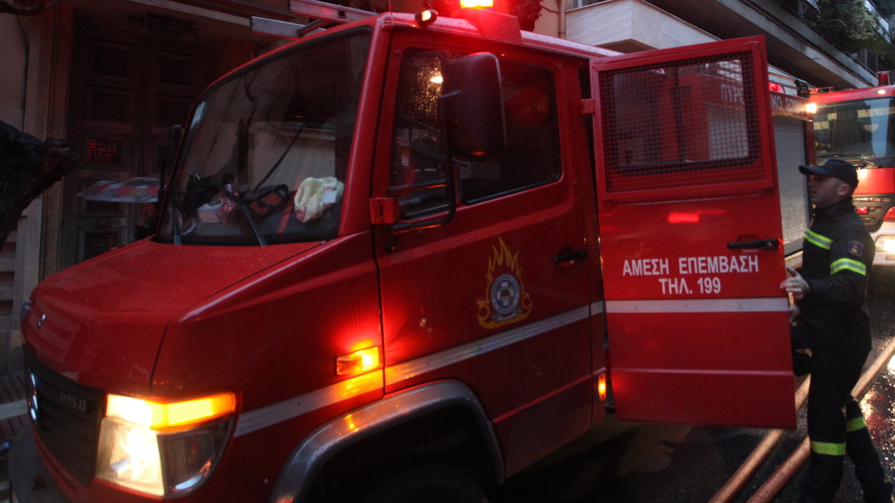 Πυρκαγιά σε γραφεία στην Αθήνα – Δώδεκα πυροσβέστες επιχειρούν