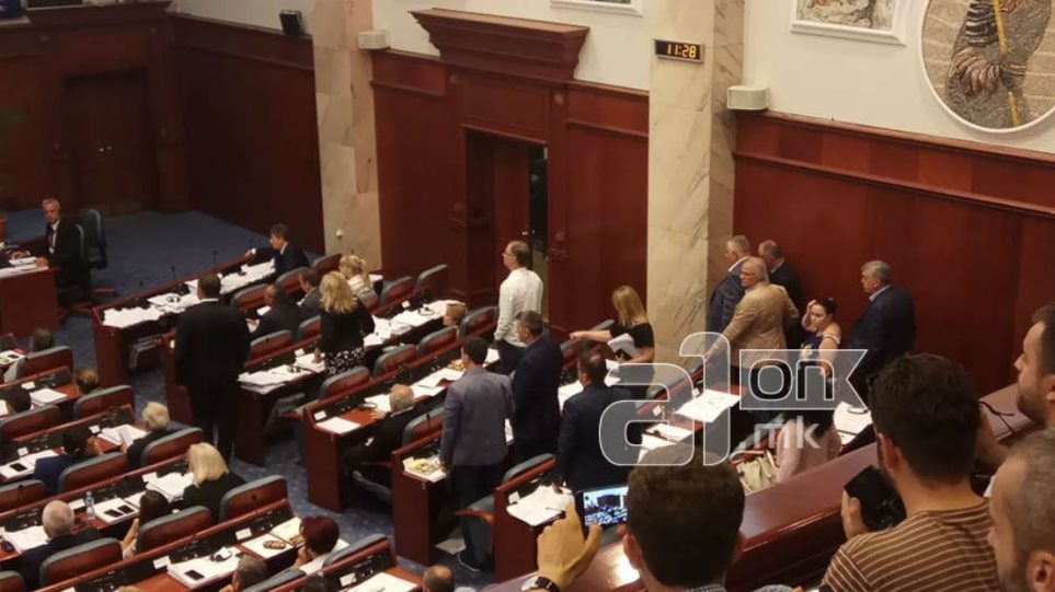 Δεν την γλιτώνουμε: Πέρασε η συμφωνία από την επιτροπή Εξωτερικών Υποθέσεων της Βουλής των Σκοπίων