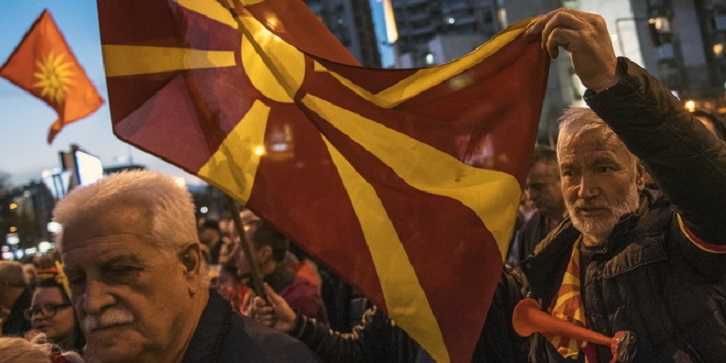 Σκοπιανό: Βαθιά διχασμένοι οι πολίτες της ΠΓΔΜ (βιντεο)