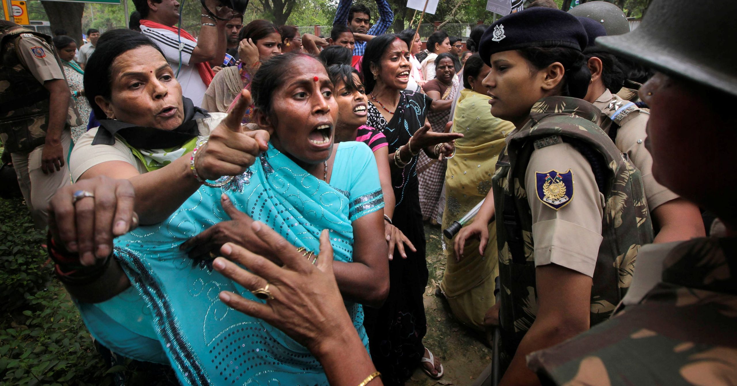 Φρίκη στην Ινδία: Πέντε γυναίκες κατά του τράφικινγκ βιάστηκαν ομαδικά υπό την απειλή όπλου!