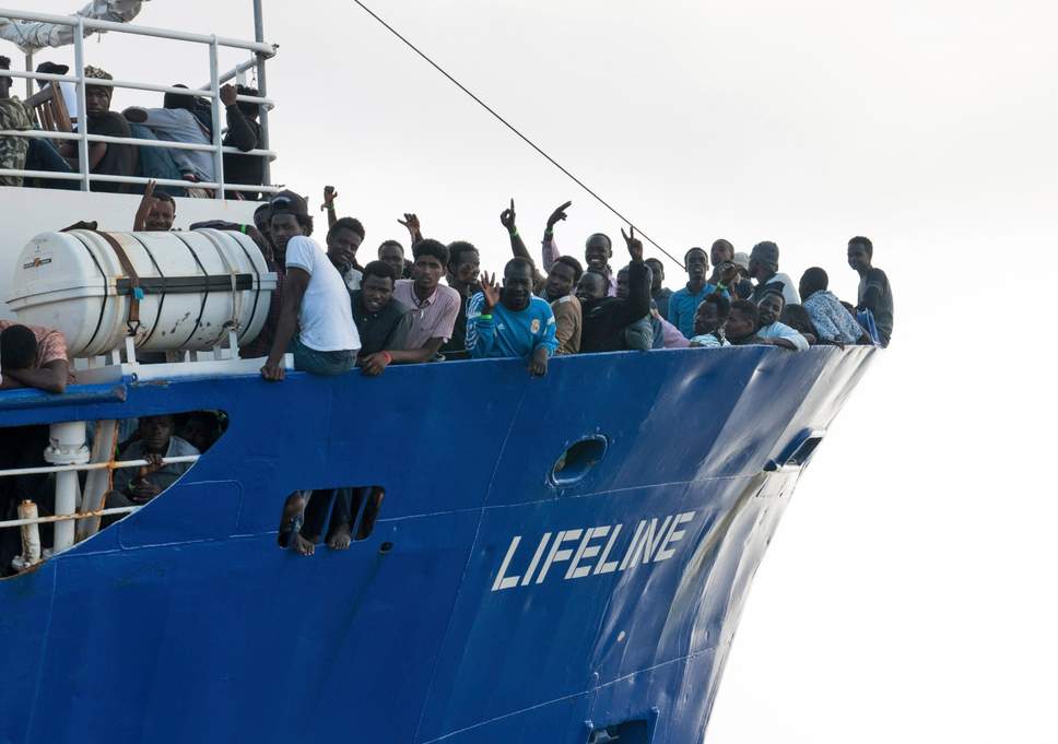 Η Μάλτα αρνείται να δεχθεί πλοίο με  239 παράνομους μετανάστες