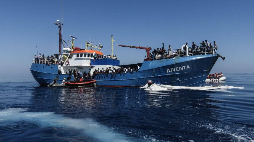 Mεταναστευτικό: Δεν κάνουν πίσω οι Ιταλοί- Απελούν να κατάσχουν τα πλοία της γερμανικής ΜΚΟ που μεταφέρουν μετανάστες