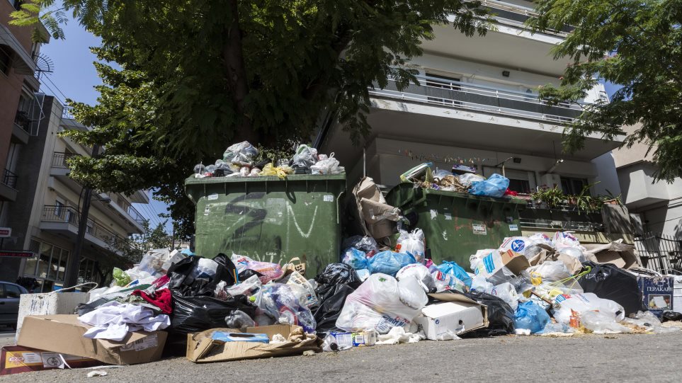 Αποφορτίζεται από τα σκουπίδια η Αθήνα – Επιστρέφει στην κανονικότητα ο ΧΥΤΑ