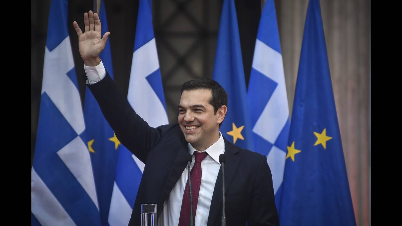 Ο Τσίπρας φόρεσε την γραβάτα αλλά πάνω από 3,5 εκατομμύρια Έλληνες βρίσκονται στα όρια της φτώχειας
