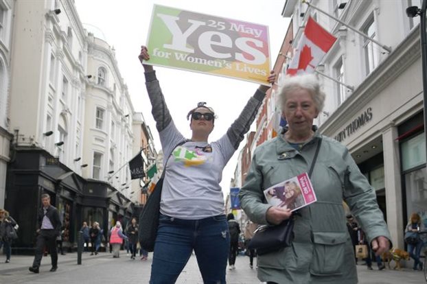 Οι Ιρλανδοί θα ψηφίσουν αν θα διώκονται ποινικά οι… βλάσφημοι