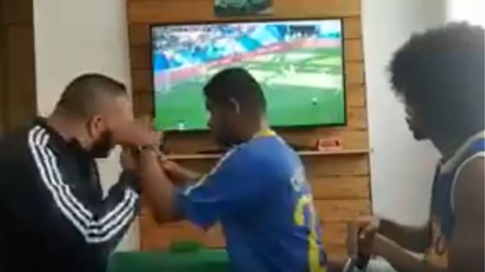 Βίντεο που συγκινεί: Τυφλός και κωφός Βραζιλιάνος «βλέπει» το γκολ του Κουτίνιο