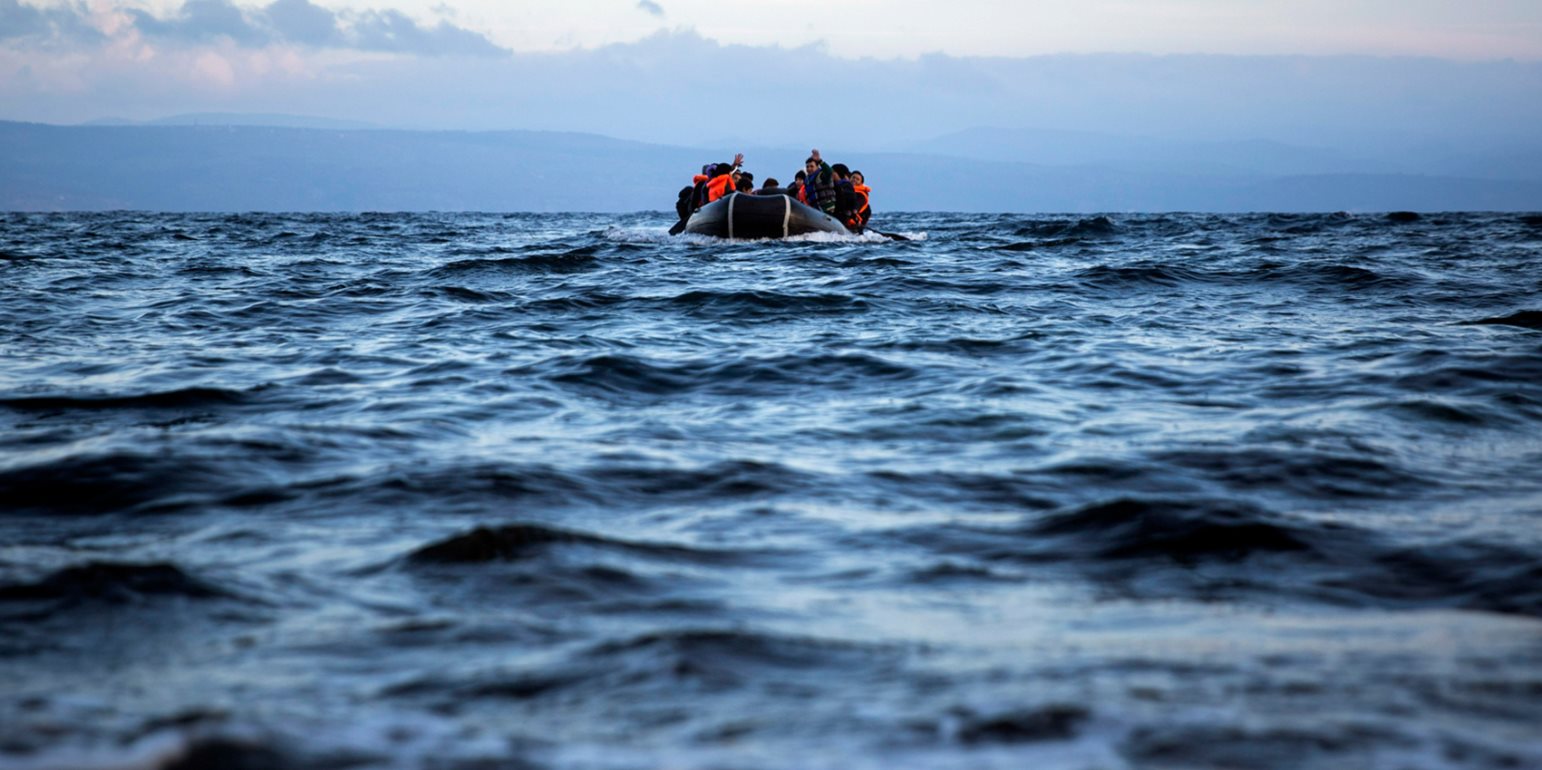 Σκάφος της Frontex περισυνέλεξε 53 παράνομους μετανάστες σε λέμβο βόρεια της Σάμου