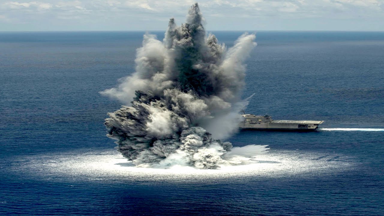Όταν το αμερικανικό Ναυτικό δοκιμάζει με τεράστιες εκρήξεις την ανθεκτικότητα των  σκαφών του (βίντεο)