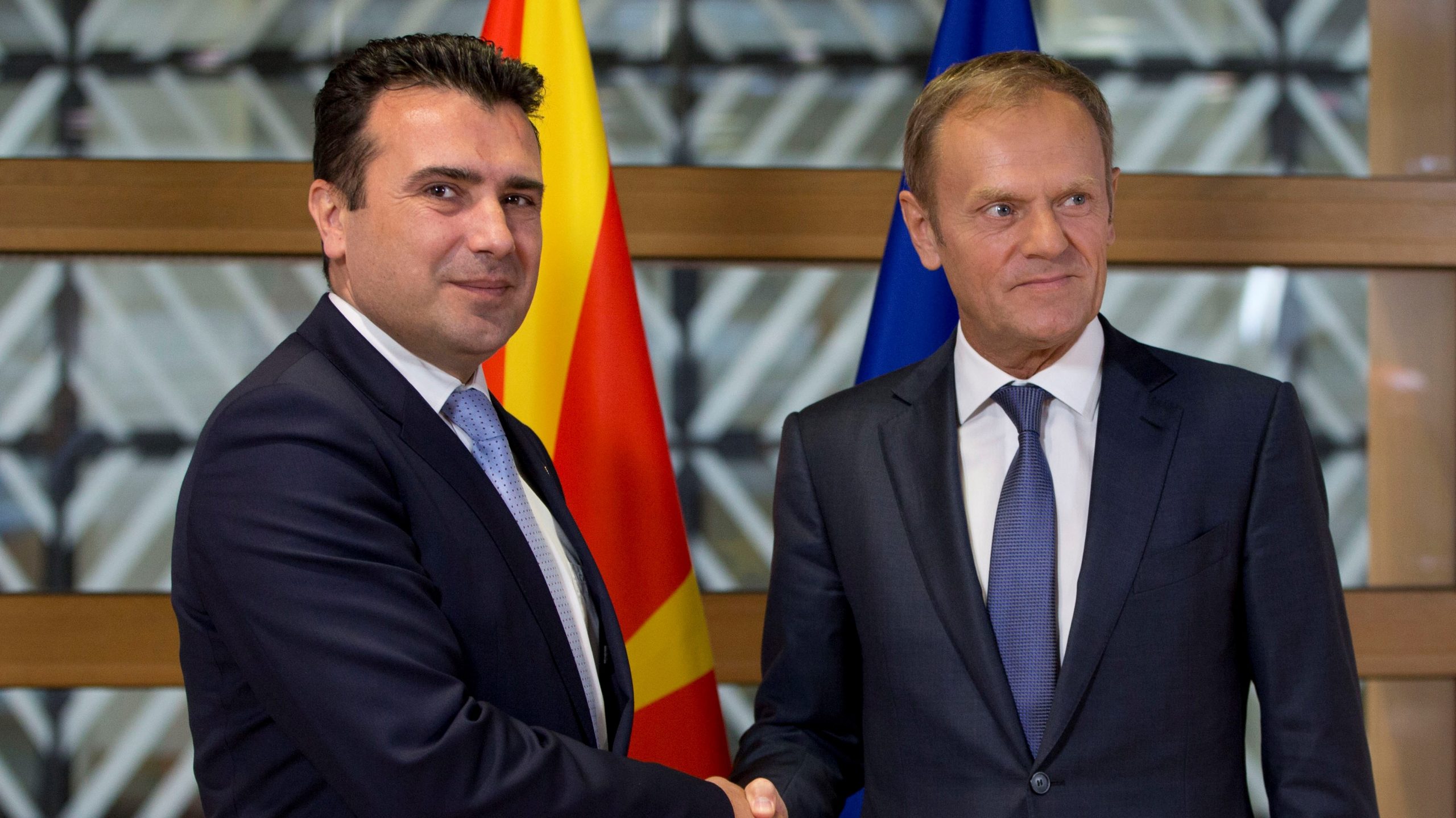 Ο Τουσκ και η ΕΕ ονομάζουν τα Σκόπια «Μακεδονία» (σκέτο) & τους κατοίκους «Μακεδόνες» – Μεγάλη «επιτυχία» της κυβέρνησης