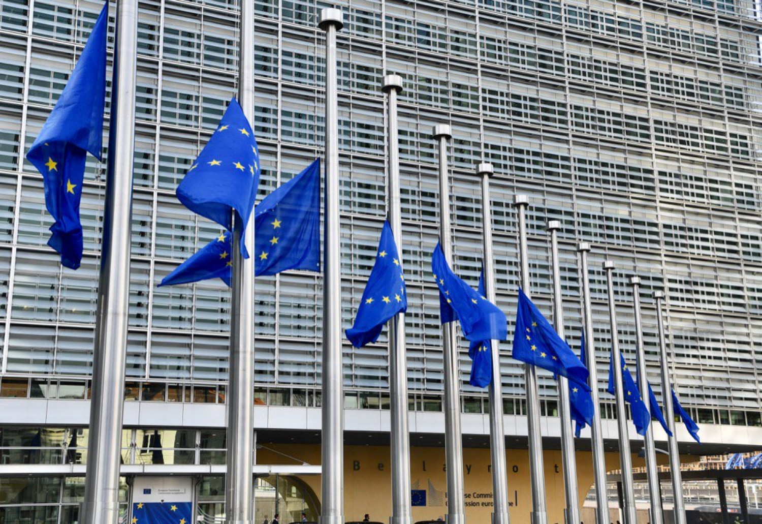 Σύσσωμη η Ε.Ε χαιρετάει την ελληνο-σκοπιανή συμφωνία