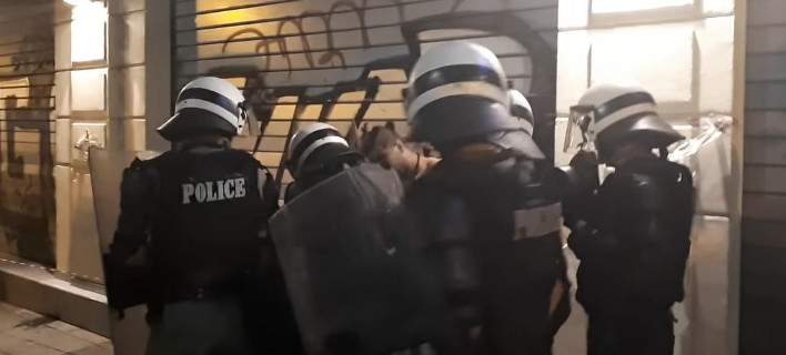Θεσσαλονίκη: Αλγερινός «μετανάστης» φωνάζοντας «Αλλάχ Ακμπάρ» μαχαίρωσε Μακεδόνα διαδηλωτή! (βίντεο)