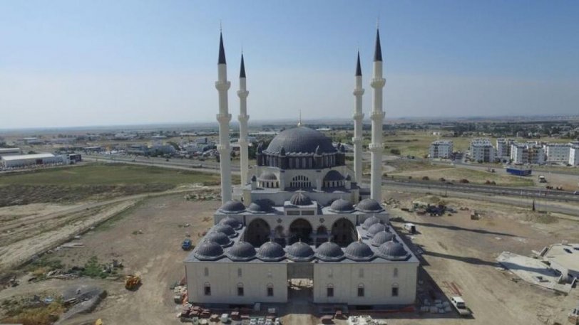 «Φαραωνικό» τζαμί 37.000 τετραγωνικών εγκαινιάζει στα Κατεχόμενα ο Ερντογάν