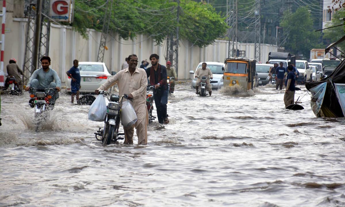 Οι χειρότερες βροχές εδώ και 40 χρόνια στο Πακιστάν: Έξι νεκροί στη Λαχόρη!