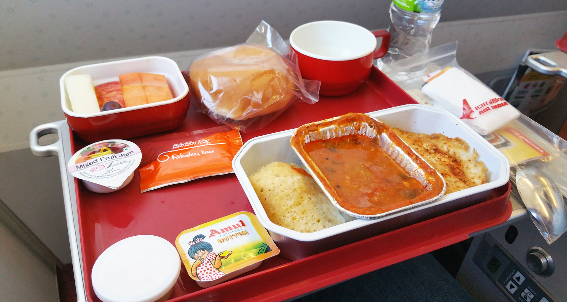 Εχετε αναρωτηθεί πώς φτιάχνεται το φαγητό που τρώμε στο αεροπλάνο; (βίντεο)