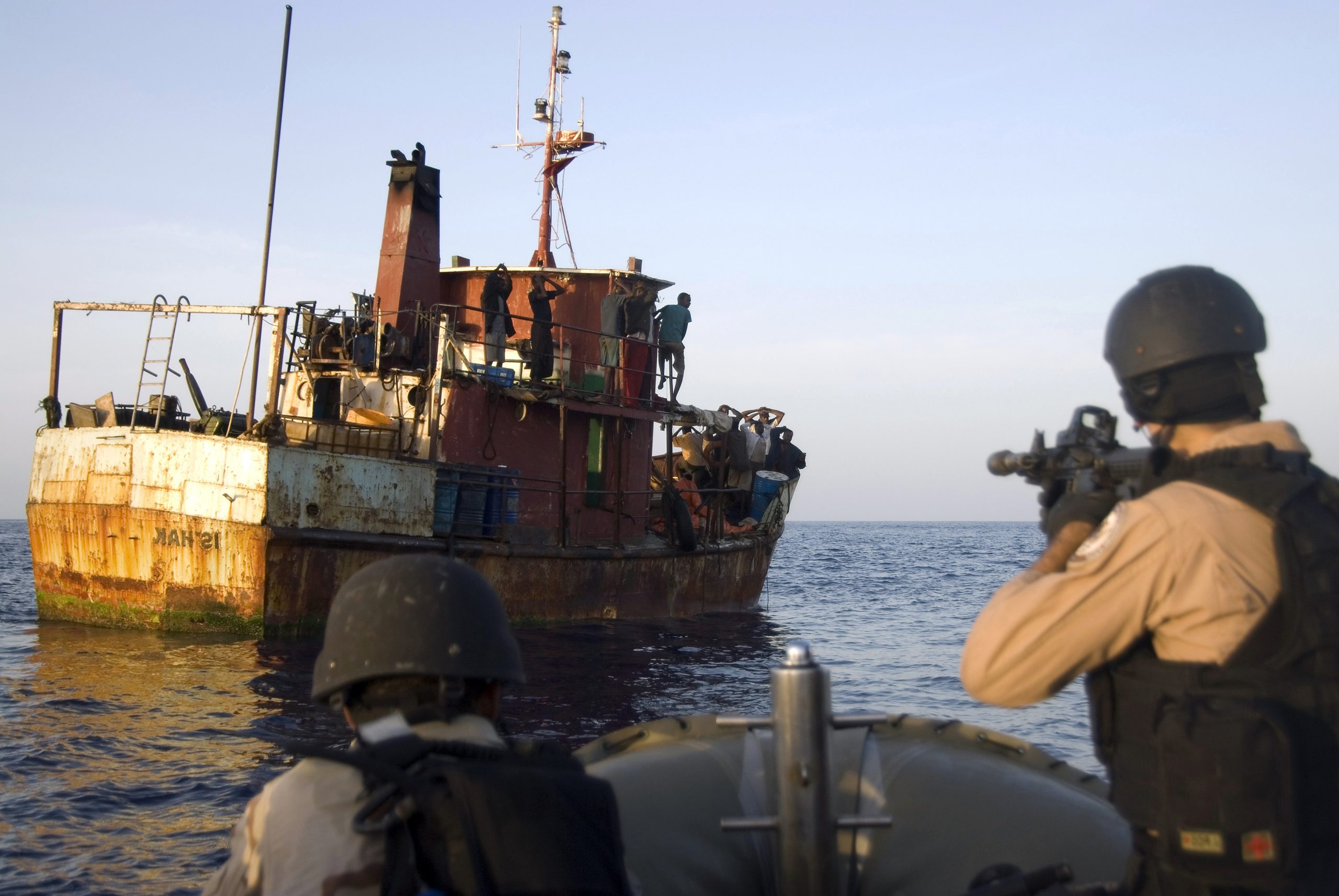 Μάχη σώμα με σώμα μεταξύ ΟΥΚ και πειρατών στον Κόλπο του Ομάν: Απέτρεψαν πειρατεία σε ελληνικό πλοίο!