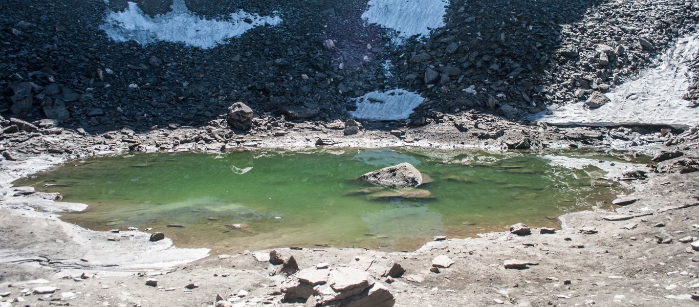 Η «σκοτεινή» Λίμνη των Σκελετών στα Ιμαλάια – Το μακάβριο μυστικό που «κρύβεται» στον πυθμένα της (φωτό)