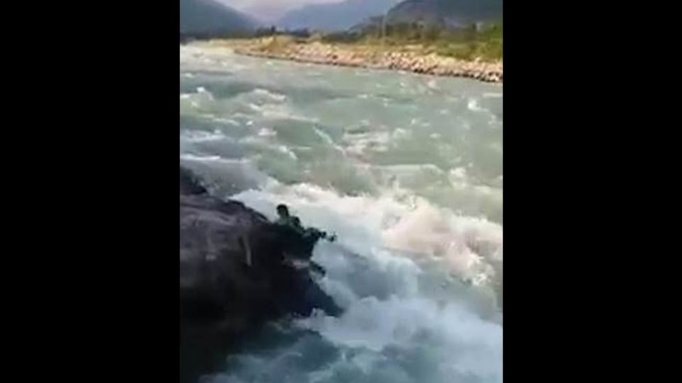 Βίντεο: 19χρονος πνίγεται στα αφρισμένα νερά του ποταμού