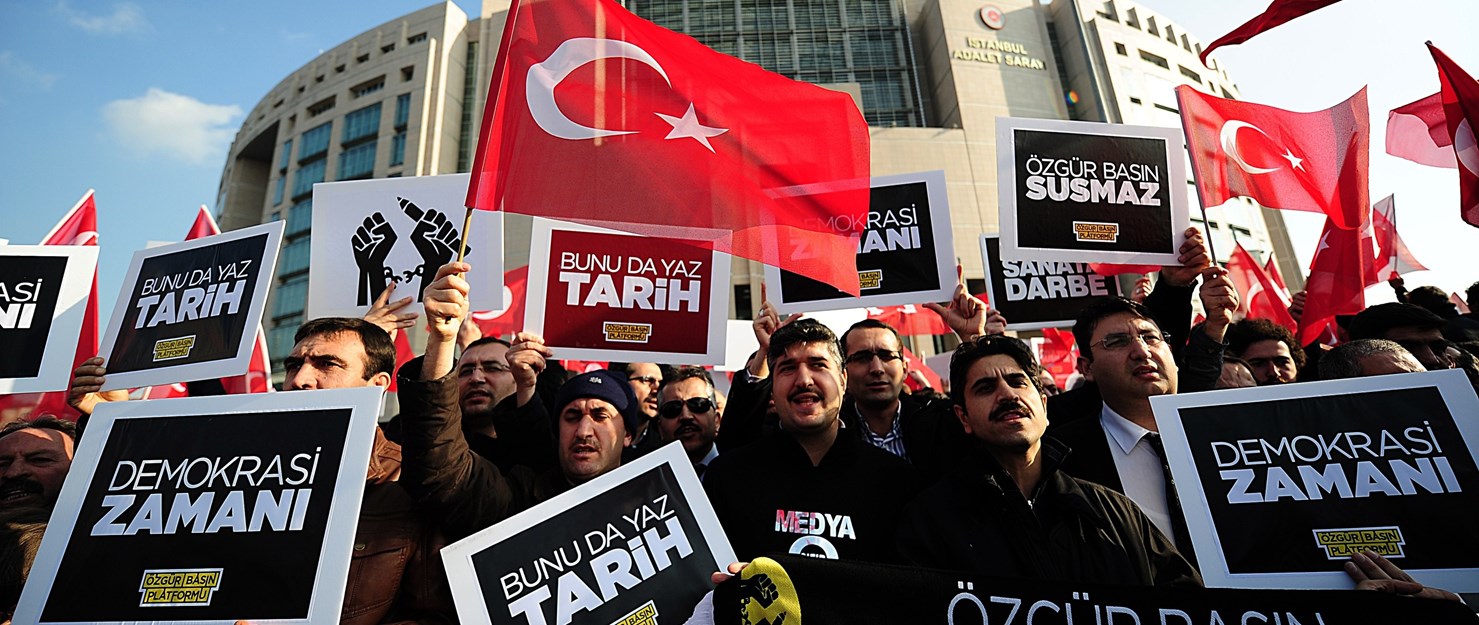 Συνεχίζει την πάταξη «πραξικοπηματιών» η Τουρκία: Καταδικάστηκαν 4 δημοσιογράφοι της Zaman