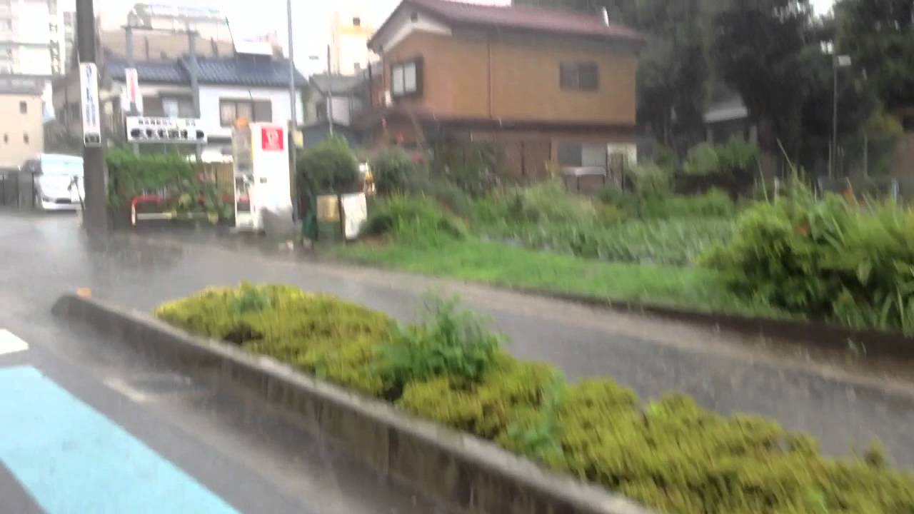 Ιαπωνία: Τέσσερις νεκροί εξαιτίας σφοδρών βροχοπτώσεων – Χιλιάδες κόσμου εγκαταλείπουν τις οικίες τους (βίντεο)