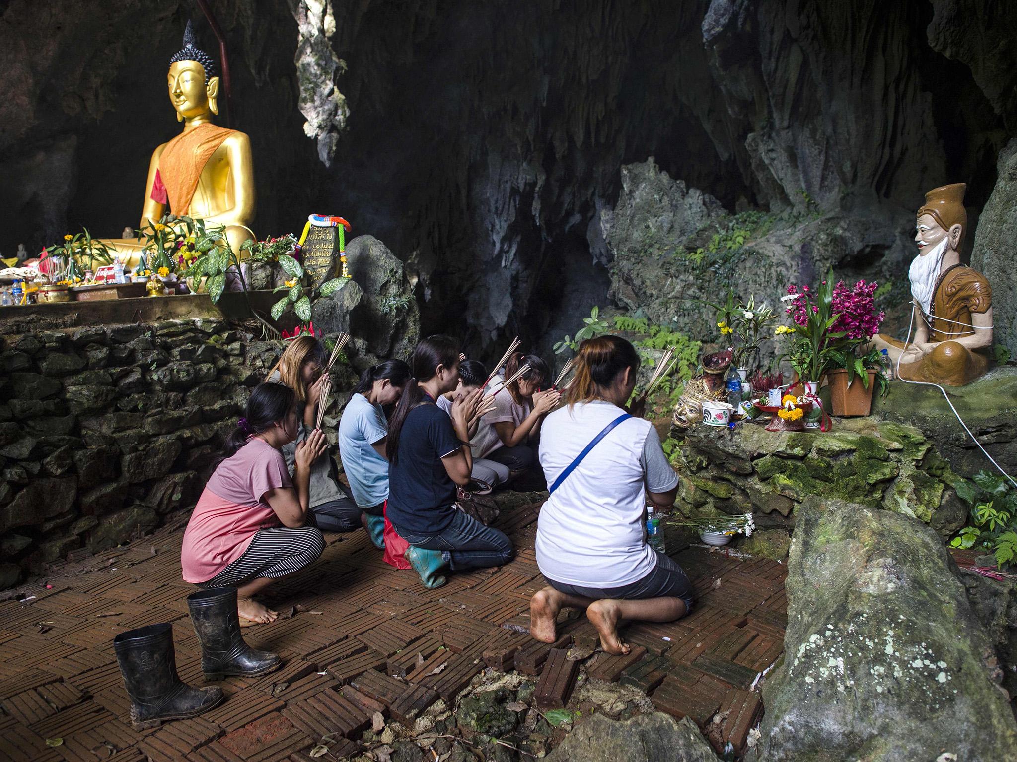 Αγωνία για τα παιδιά στην Ταϊλάνδη: «Ψάχνουμε να βρούμε άλλη είσοδο για την σπηλιά αλλιώς… »