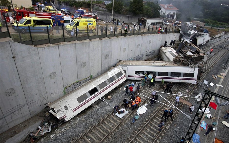 Tραγικό δυστύχημα από εκτροχιασμό τρένου στην Τουρκία – 20 νεκροί και 73 τραυματίες (φωτό, βίντεο)
