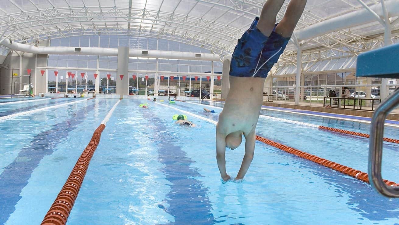 Τραγωδία στη Θεσσαλονίκη: Νεκρός 18χρονος αθλητής κολύμβησης – Κατέρρευσε στην πισίνα ξενοδοχείου