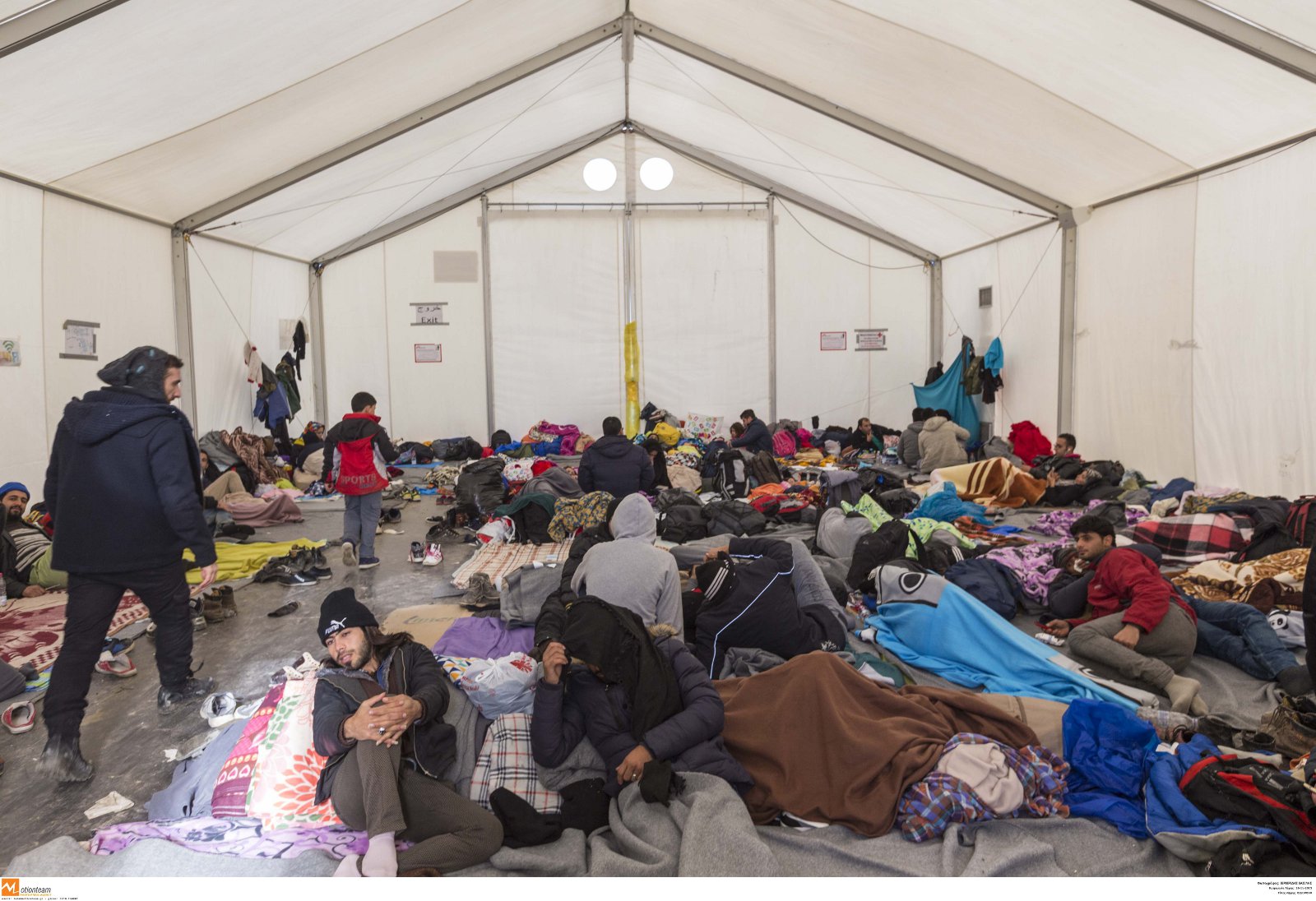 Καταυλισμός παράνομων μεταναστών η Ελλάδα: Ψάχνουν στρατόπεδα των ΕΔ  για νέα “hot spot”