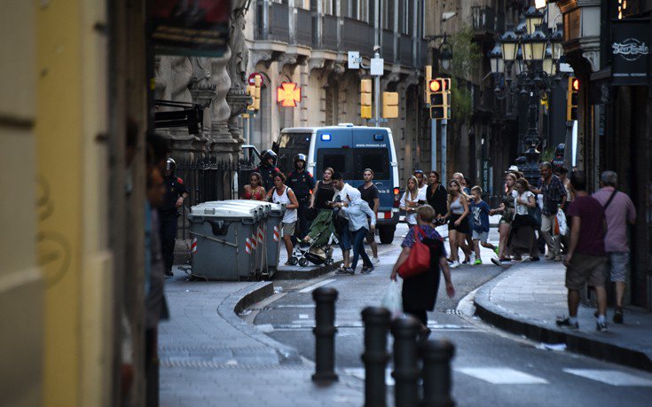 Mε φορτηγό γεμάτο εκρηκτικά σχεδίαζαν αρχικά την επίθεση οι τρομοκράτες στη Βαρκελώνη