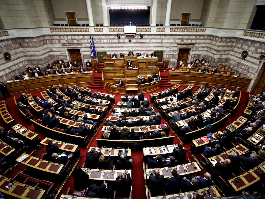 Βουλή: Υψηλοί τόνοι για τις δηλώσεις Χαν περί αλλαγής συνόρων με την Αλβανία