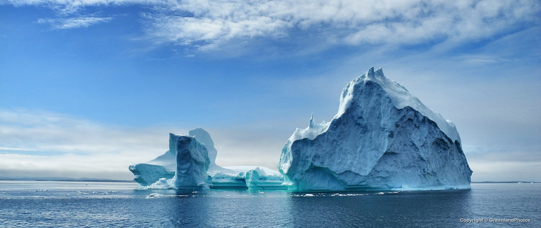 Τεράστιο παγόβουνο απειλεί να καταπιεί χωριό στη Γροιλανδία (φωτό)